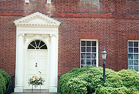 [color photograph of Hammond-Harwood House]