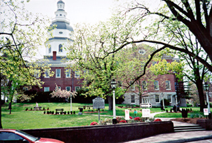 [color photograph of State House]