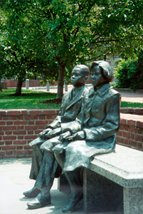 [color photograph of statues of children at Thurgood Marshall Memorial]