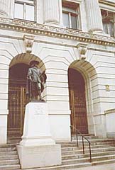 [color photograph of Cecilius Calvert statue, Mitchell Courthouse, Baltimore, Maryland]